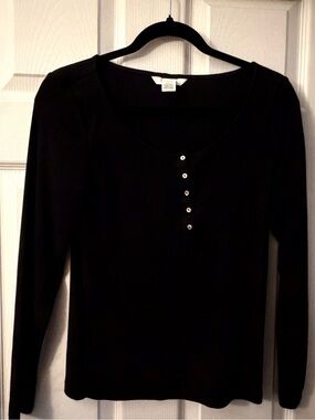 Women’s Black Long Sleeve ribbed Henley shirt, size L